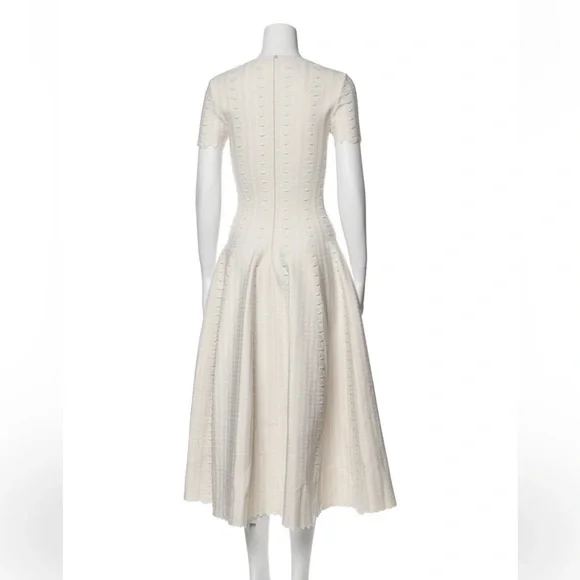 Elegant White Knit Alaia Dress. Crew neck. Midi. Pristine condition